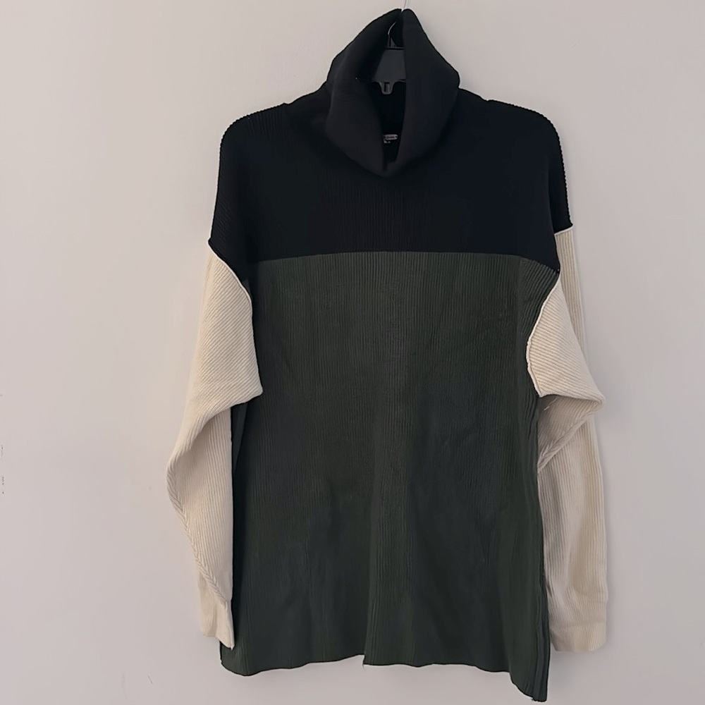 FREE PEOPLE || Color-Block Turtleneck Sweater. Sz. XS